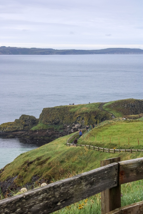 Carrick a Rede Rope Bridget via Shutterstock. Irish-expressions.com.