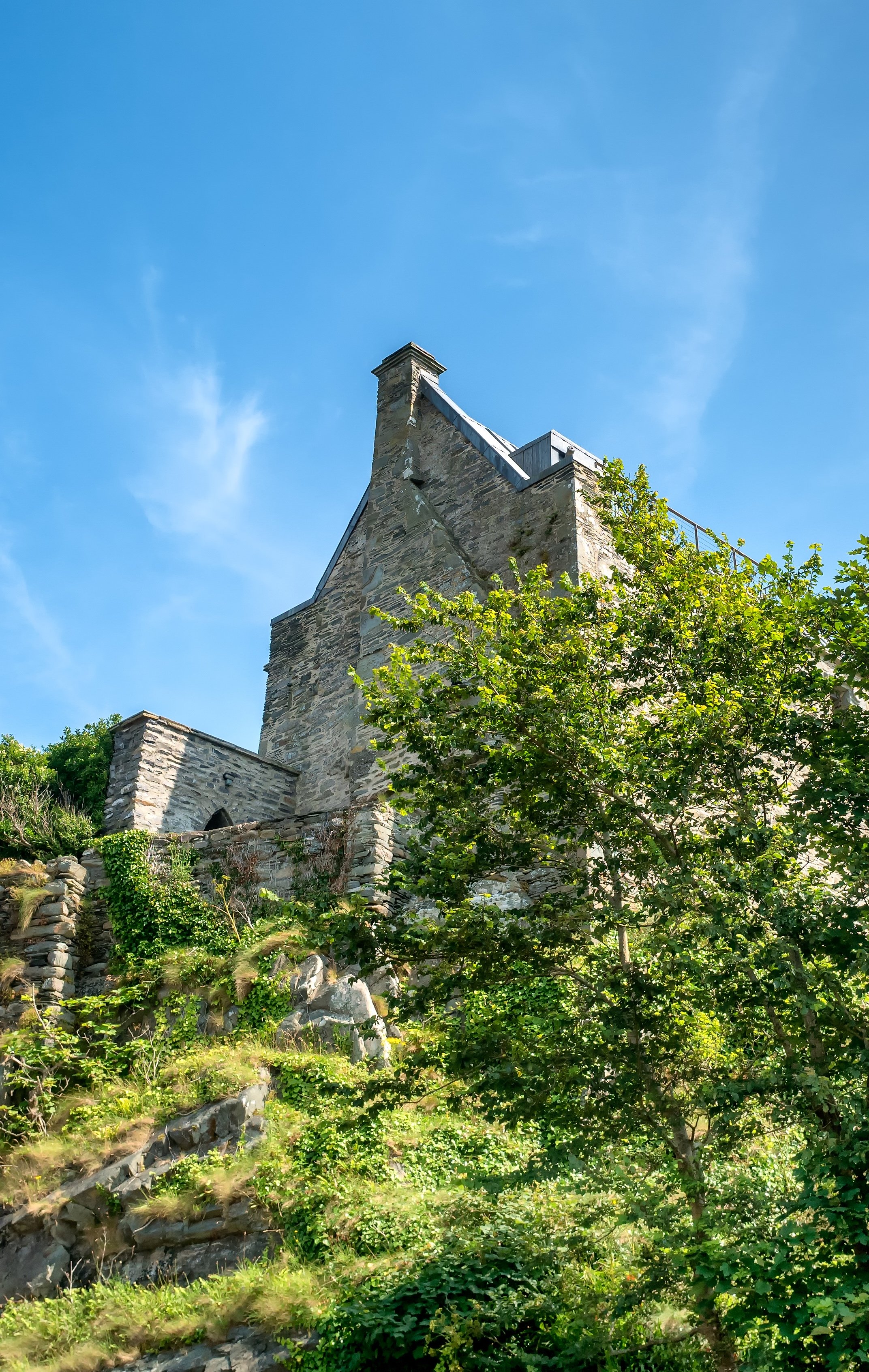 Dunasead Castle from below via Shutterstock